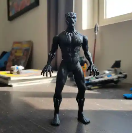 Muñeco Personaje Pantera Negra Clásico 30cm / Sonido.