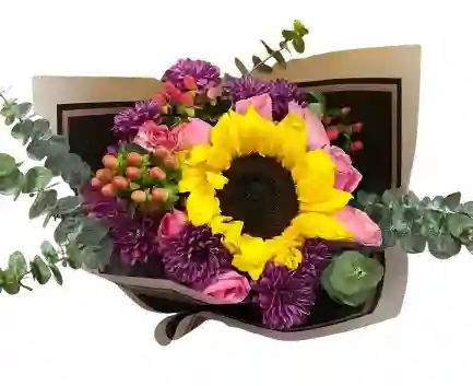 Ramo Con Girasol Central, Rosas Rosadas Y Eucalipto