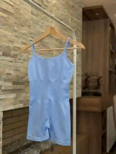 Enterizo Deportivo Mono Essential Celeste Talla M