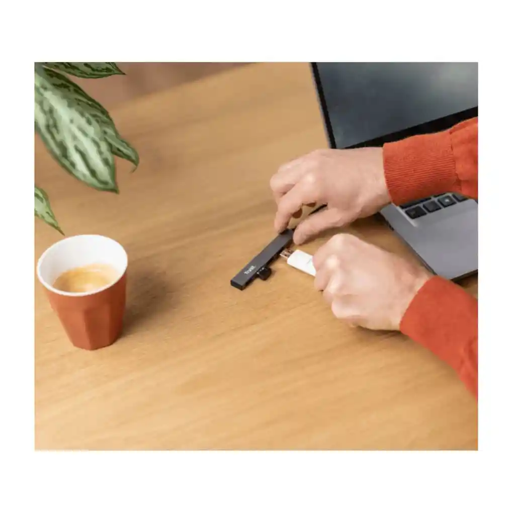 Hub Multipuerto Zapatilla Slim Usb 3.0 4 Puertos Trust Halyx