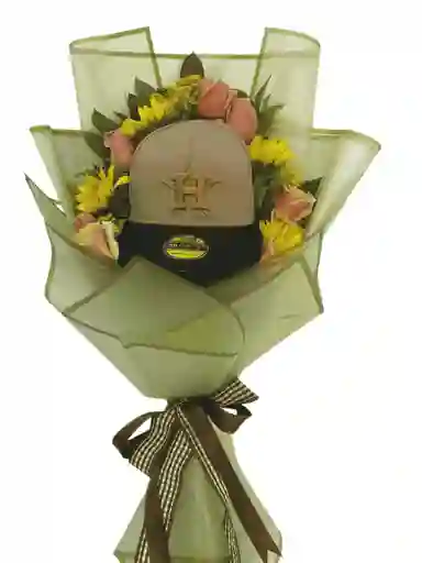 Bouquet De Rosas Con Gorra – Detalle Moderno Y Con Actitud