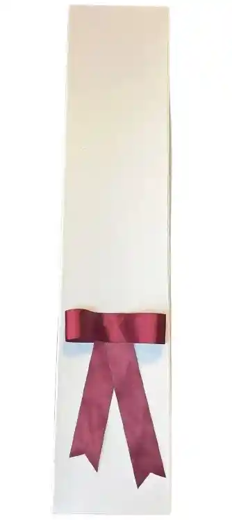 Caja Rectangular Blanca – Rosas Rojas Con Pétalos