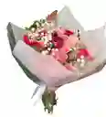 Ramo Deluxe – Rosas En Tonos Rosados Y Gypsophila
