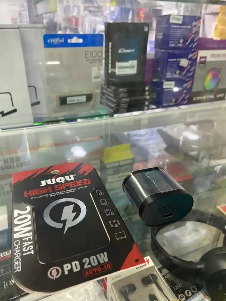 Cubo Cargador Juqu Jq-160 20w Tipo C – Carga Rápida Para Celulares Y Tablets // Adaptador Compacto Y Eficiente