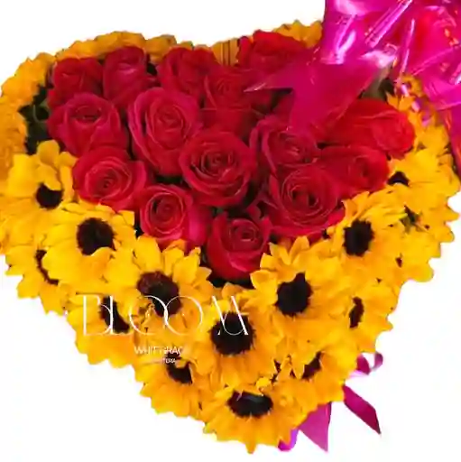 Flores Rosas Y Girasoles Corazón