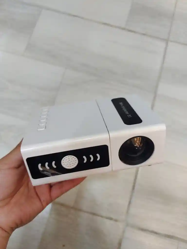 Proyector Led Blanco Completo Buena Resolucion Con Hdmi