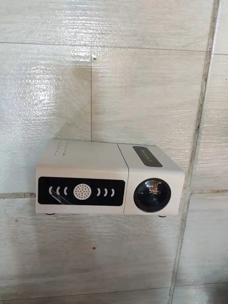 Proyector Led Blanco Completo Buena Resolucion Con Hdmi