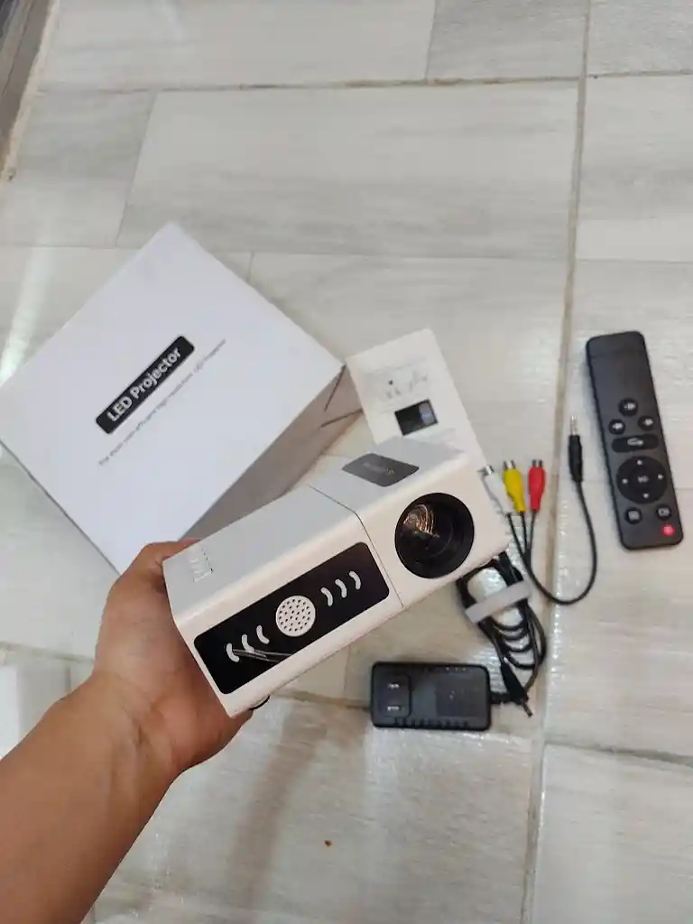 Proyector Led Blanco Completo Buena Resolucion Con Hdmi