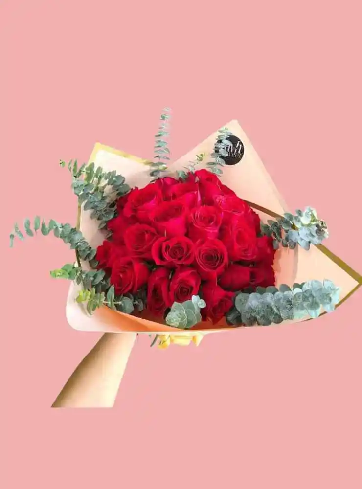 Bouquet 24 Rosas Y Eucalipto - Flor