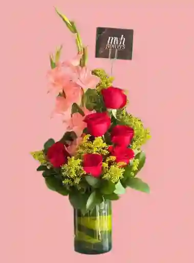 Arreglo En Base Con Rosas Y Gladiolos - Flor