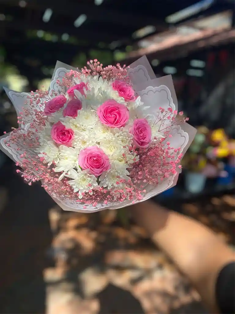 Bouquet De Rosas Rosadas Y Pompones