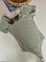 Body Manga Corta Cuello Redondo Escote.