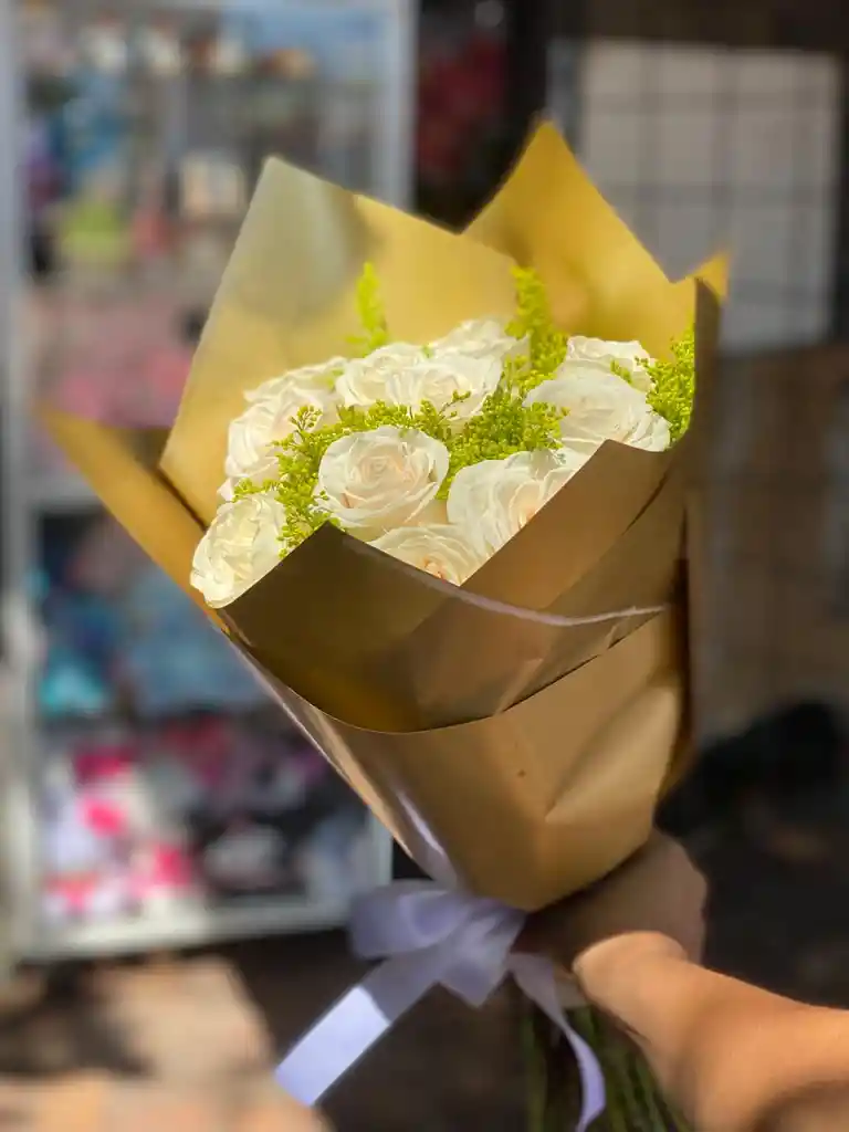Bouquet De 12 Rosas Blancas