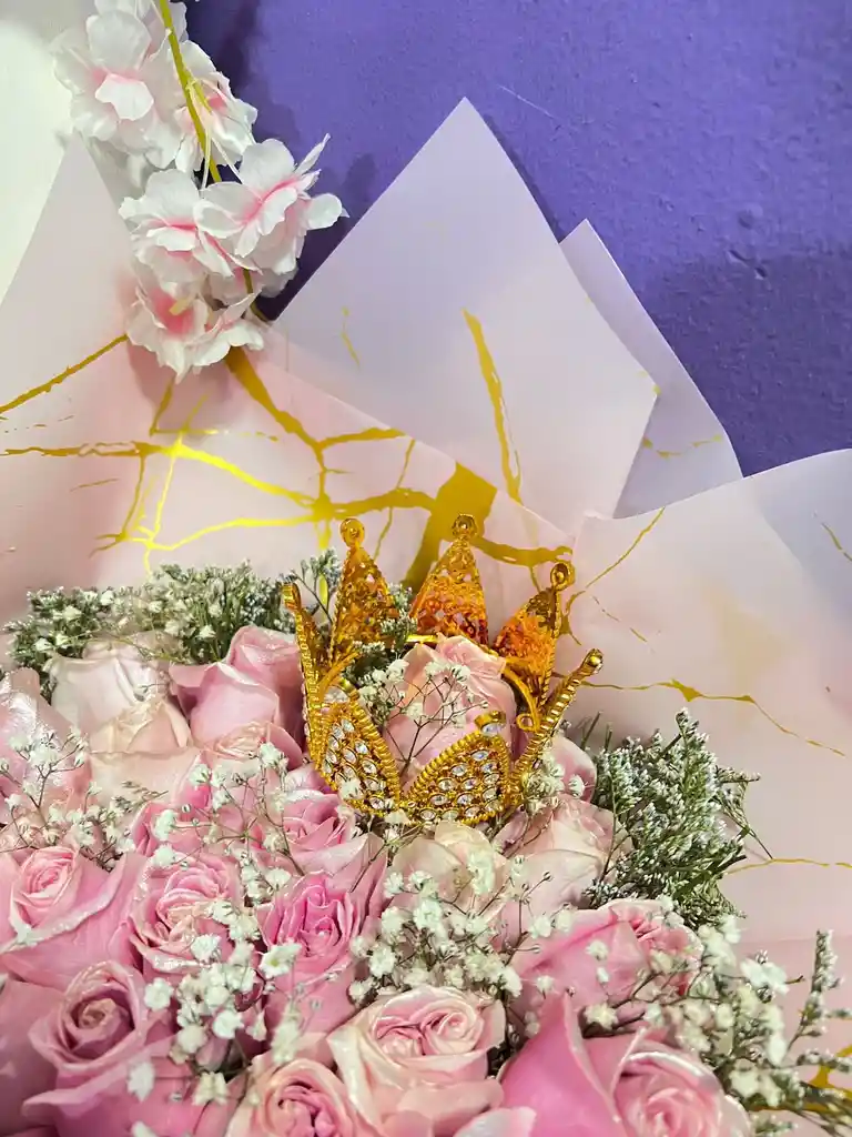 Corona Plástica Grande 7-6 Cm (unidad)