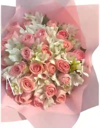 Flores Rosas Rosadas Y Astromelia