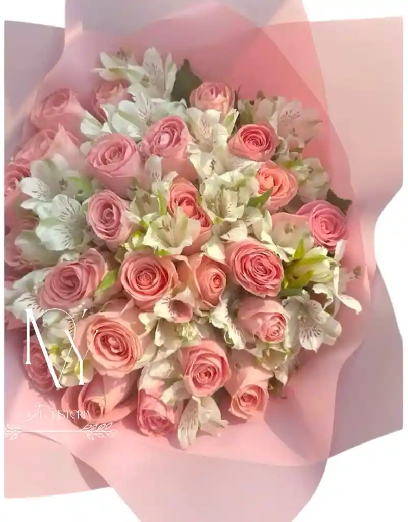 Flores Rosas Rosadas Y Astromelia