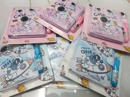 Mini Agenda Mas Mini Esfero Tinta Negra (solo Astronauta)