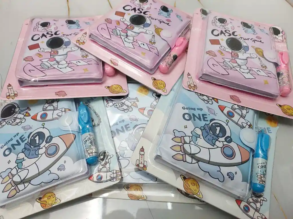 Mini Agenda Mas Mini Esfero Tinta Negra (solo Astronauta)