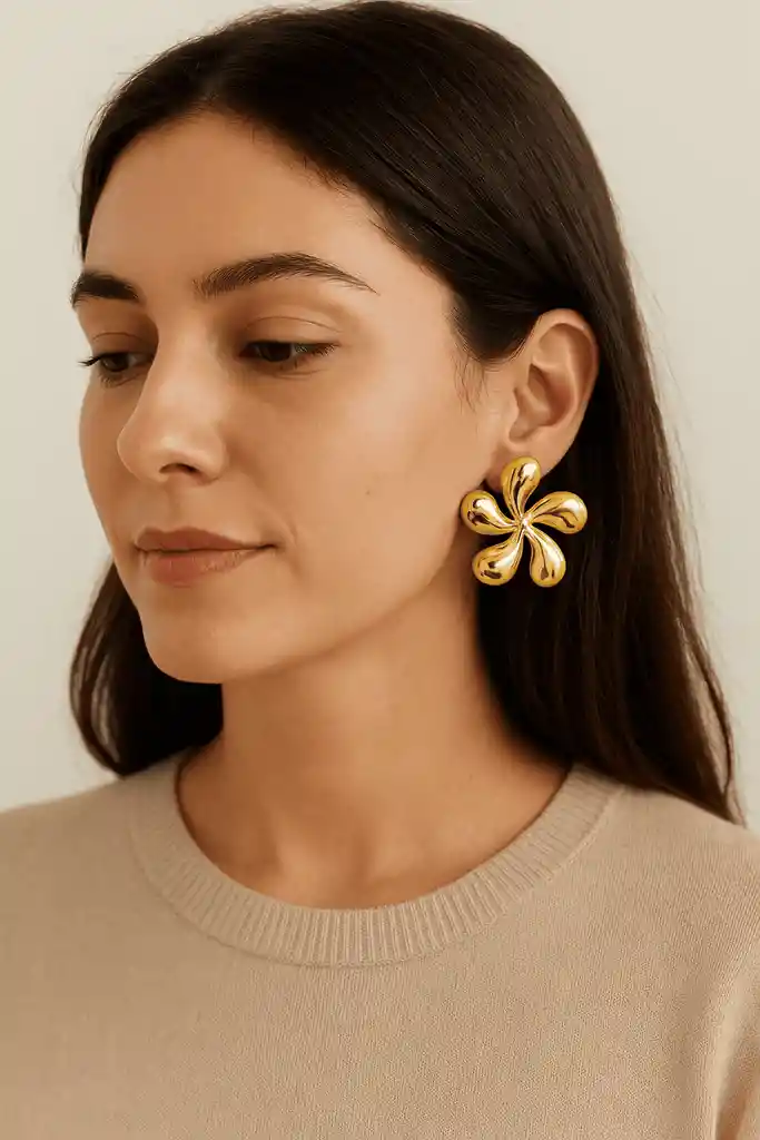 Aretes Dorados Tipo Flor En Rodio