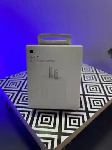 Cargador De Iphone Original 20w Usb-c Para Conectar Cable Lighting