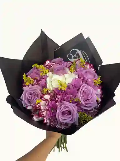 Bouquet Morado Con Rosas, Astromelias Y Claveles