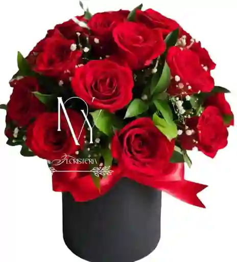 Flores Rosas Rojas En Cilindro