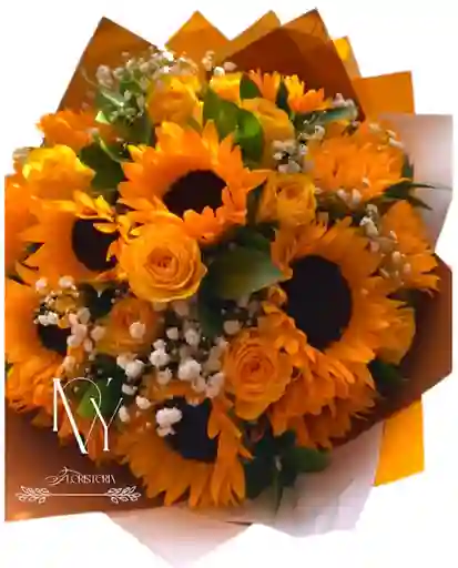 Flores Rosas Y Girasoles Bello Atardecer