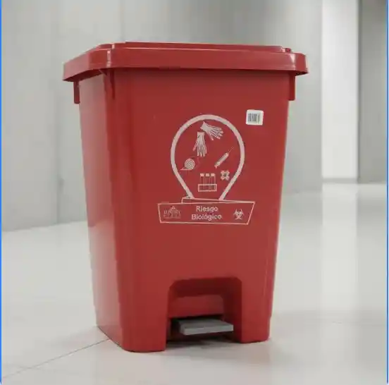 Basurero Pedal 35 L Uso Institucional Roja