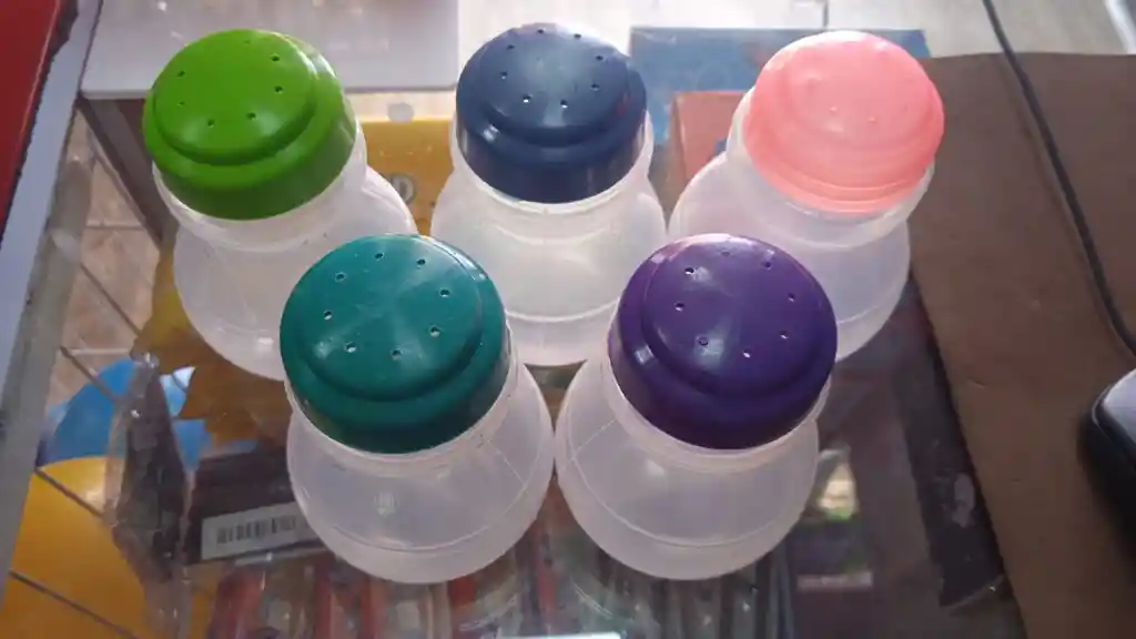 Saleros De Plástico Y Vidrio