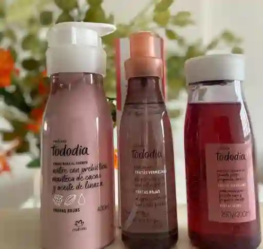 Combo De Frutas Rojas Crema, Splash Y Caja Por 5 Jabones