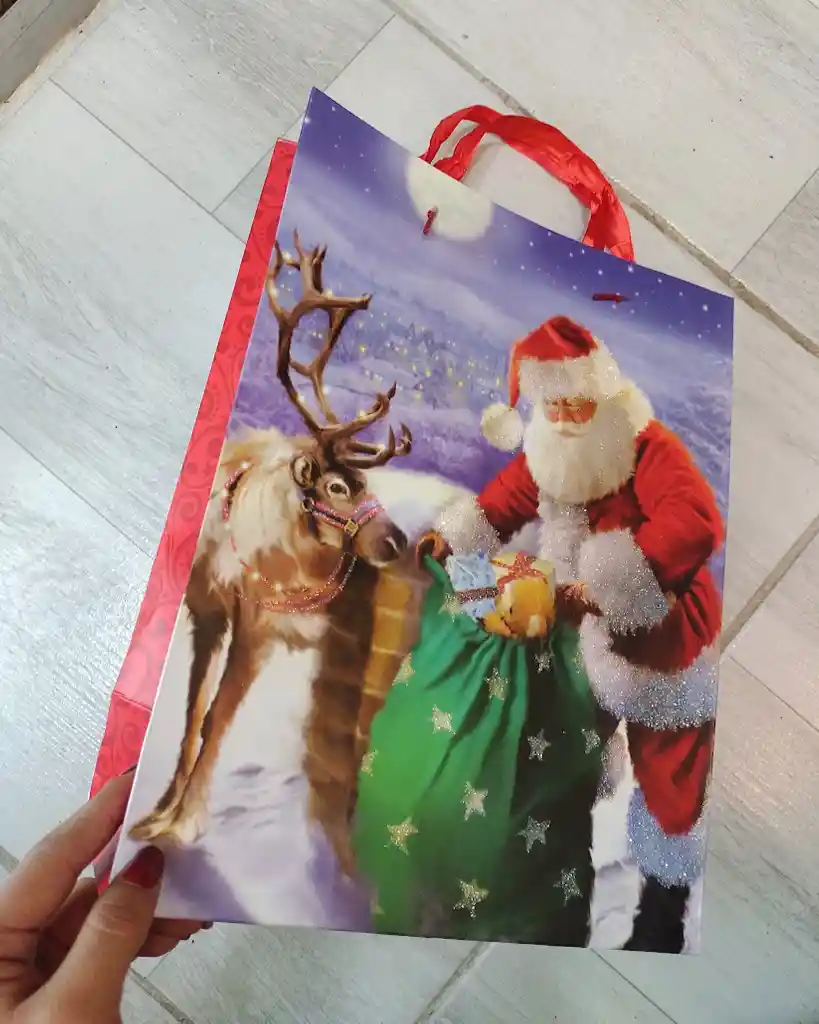 Bolsa De Regalo Navidad Papa Noel Y Reno Mediana 32 Cm X 25 Cm