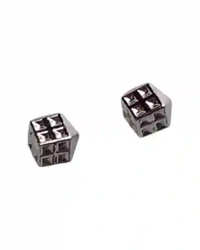 Aretes Plateados Con Diseño De Dado Pequeños