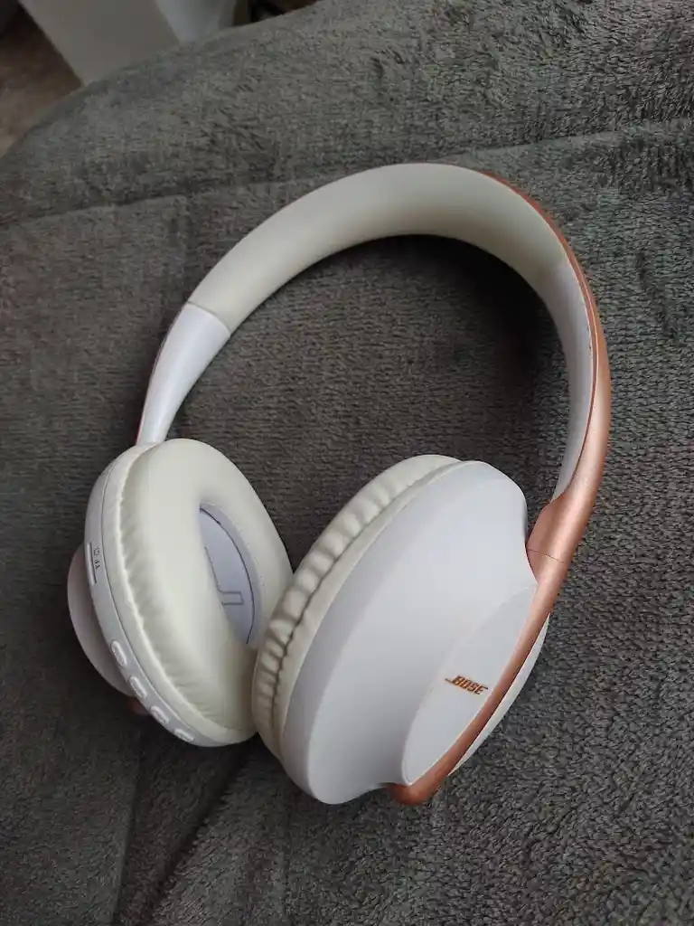 Audifonos Diadema Blanca Con Rosa Bose 700