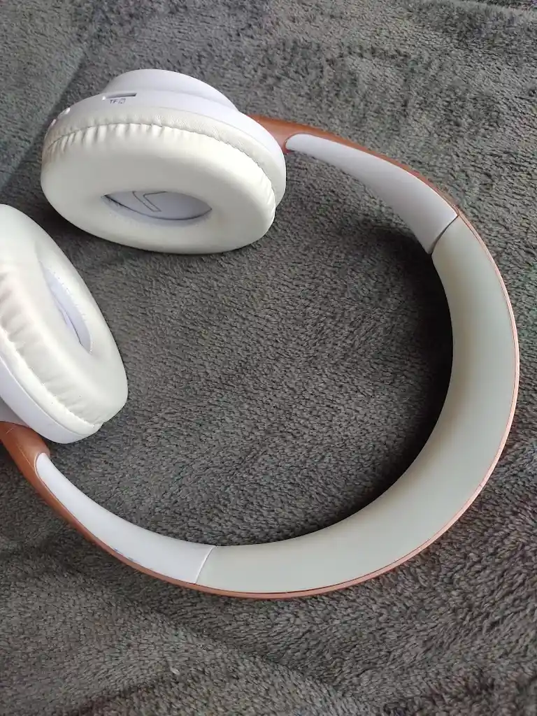 Audifonos Diadema Blanca Con Rosa Bose 700