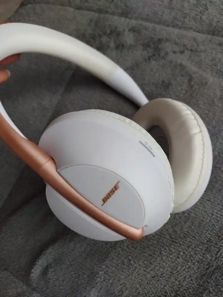 Audifonos Diadema Blanca Con Rosa Bose 700