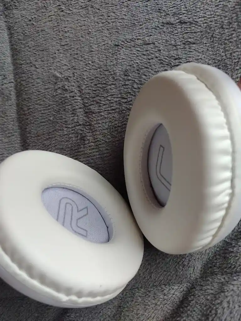 Audifonos Diadema Blanca Con Rosa Bose 700