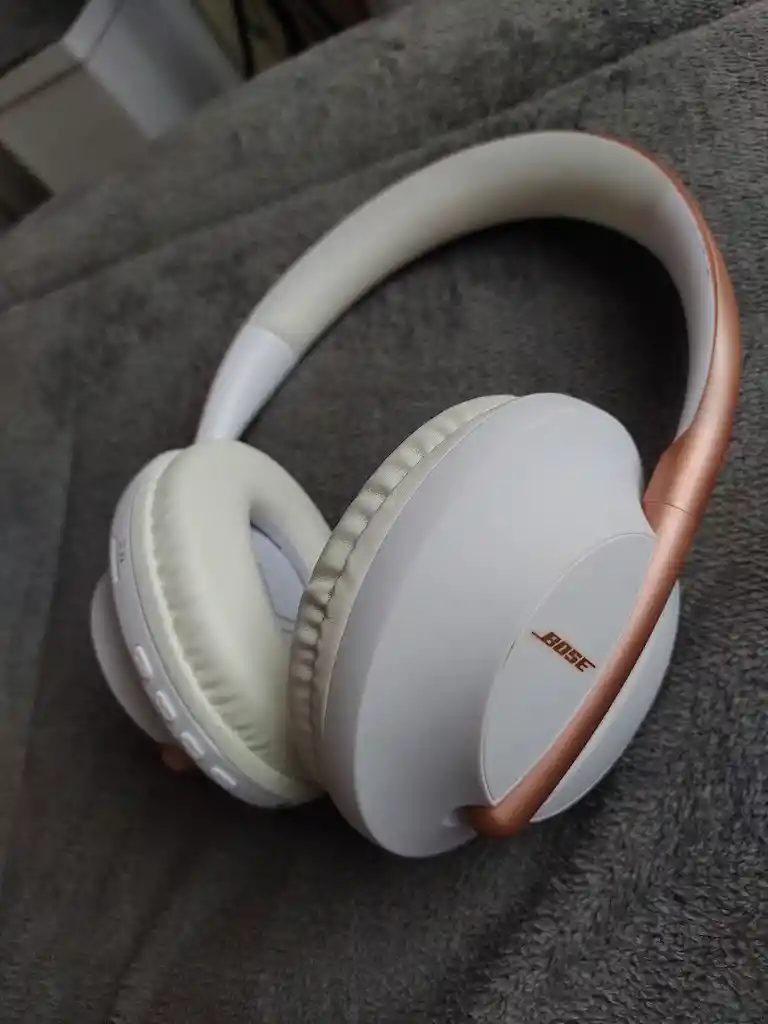 Audifonos Diadema Blanca Con Rosa Bose 700