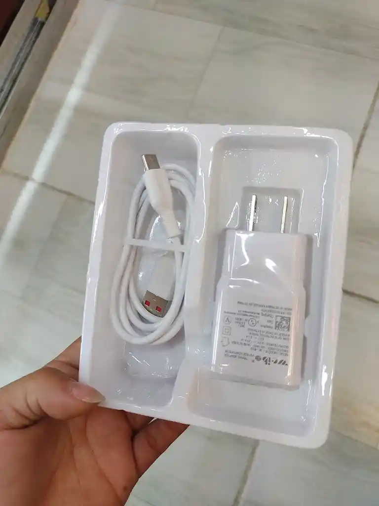 Cargador Weibo Completo Adaptador Usb Y Cable Tipo C Blanco