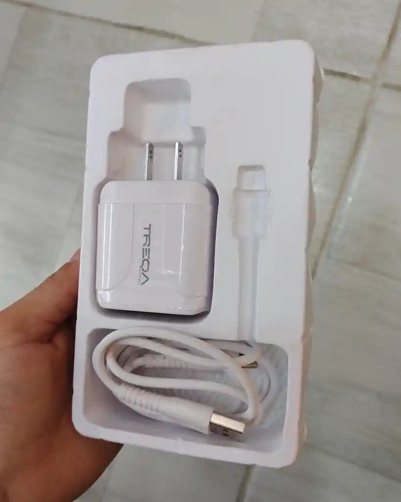 Cargador Treqa Completo Adaptador Con Tres Usb Y Cable Tipo C Rapido