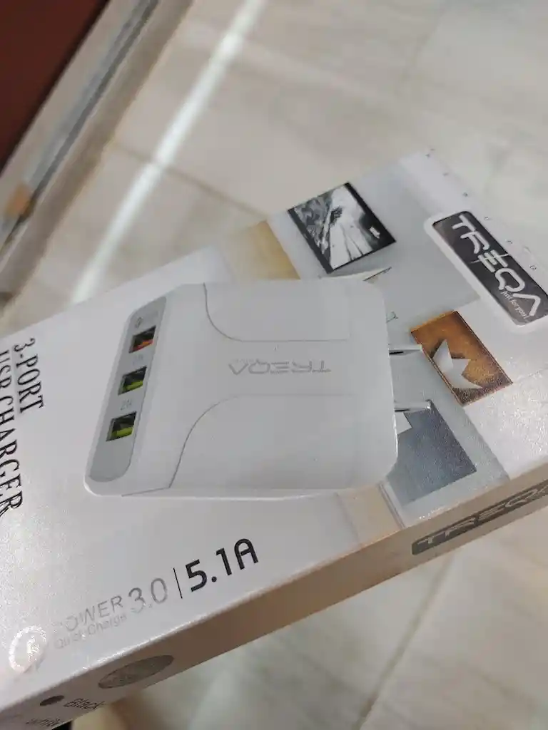 Cargador Treqa Completo Adaptador Con Tres Usb Y Cable Tipo C Rapido