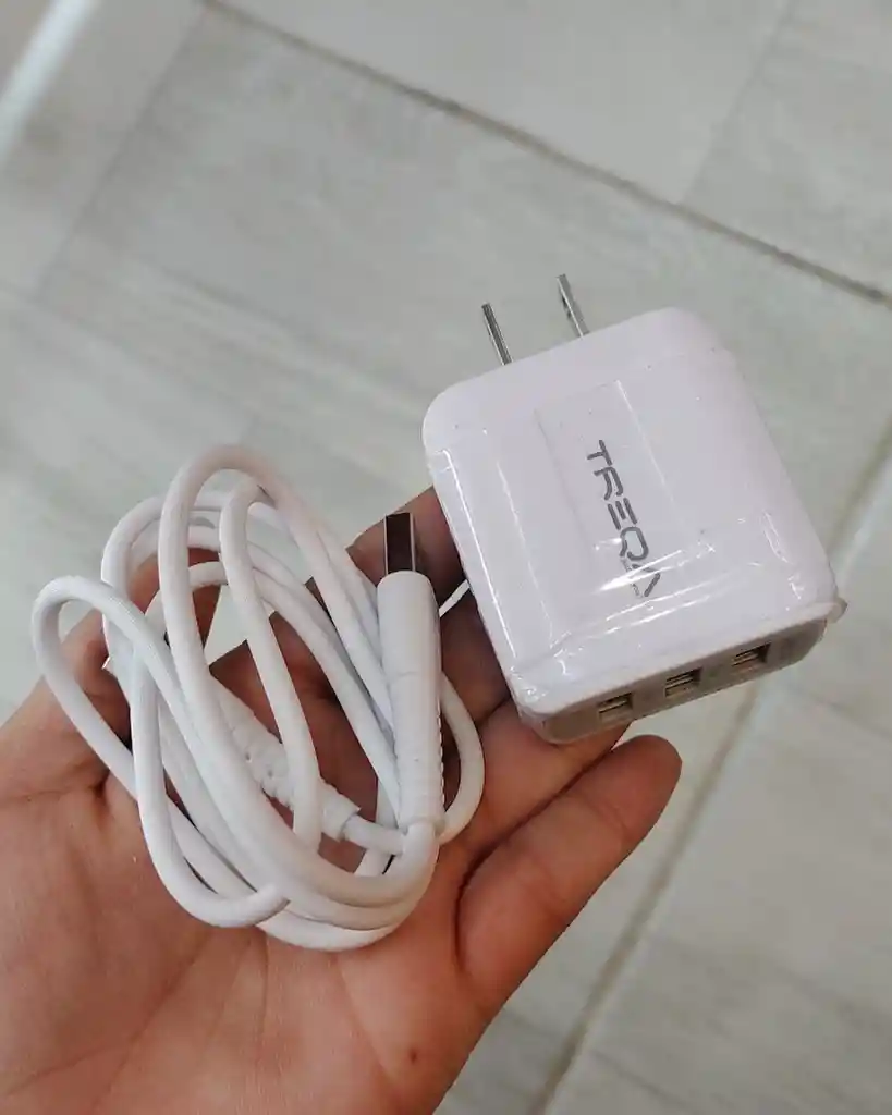 Cargador Treqa Completo Adaptador Con Tres Usb Y Cable Tipo C Rapido