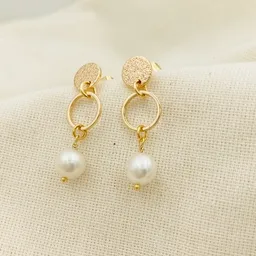 Aretes Dorados Con Perla Colgantes
