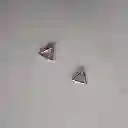 Aretes Plateados Con Diseño De Triangulo Pequeños