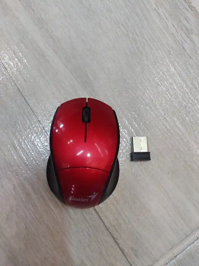 Mouse Inalámbrico Pequeño Genius Color Negro Con Rojo