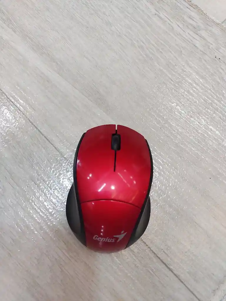 Mouse Inalámbrico Pequeño Genius Color Negro Con Rojo