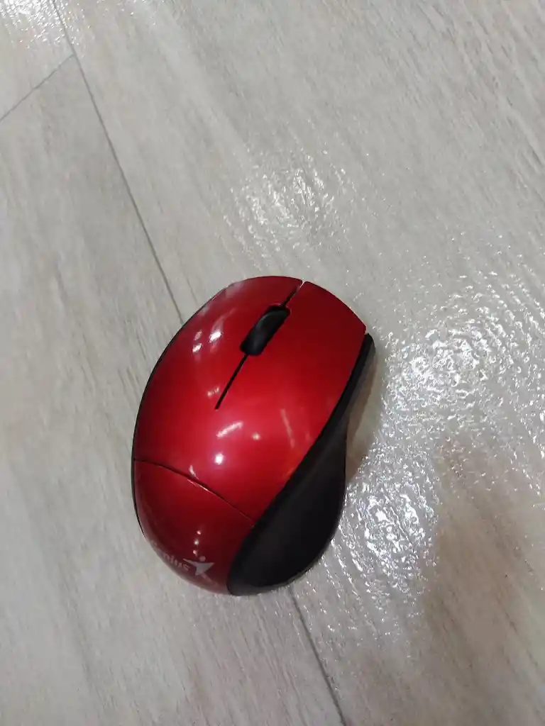 Mouse Inalámbrico Pequeño Genius Color Negro Con Rojo