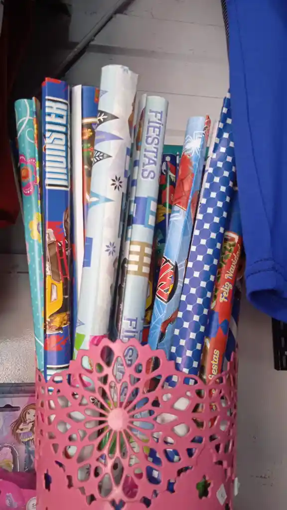 3 Rollos De Papel Regalo