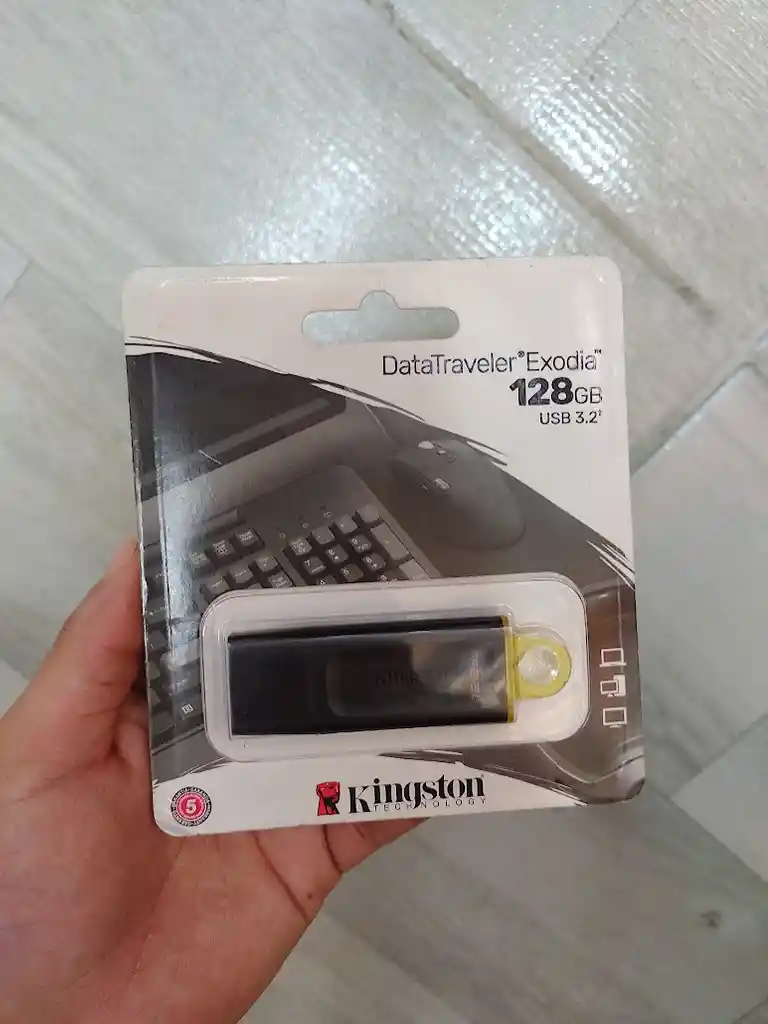 Memoria Usb Kingston 128 Gb Color Negro