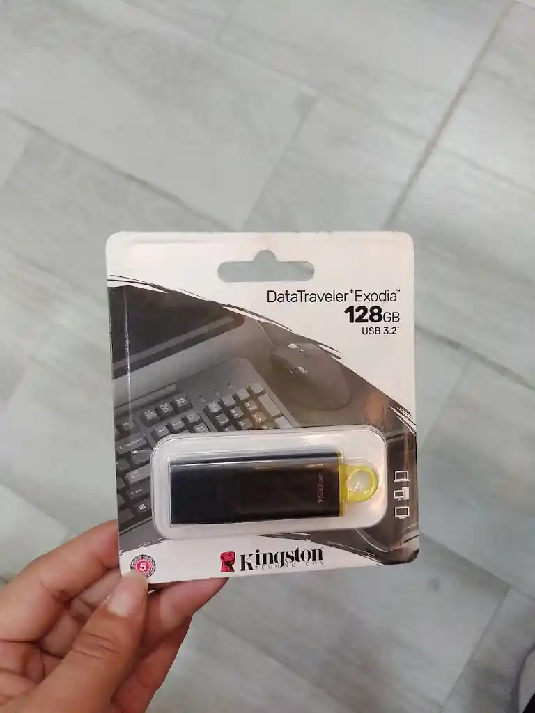 Memoria Usb Kingston 128 Gb Color Negro