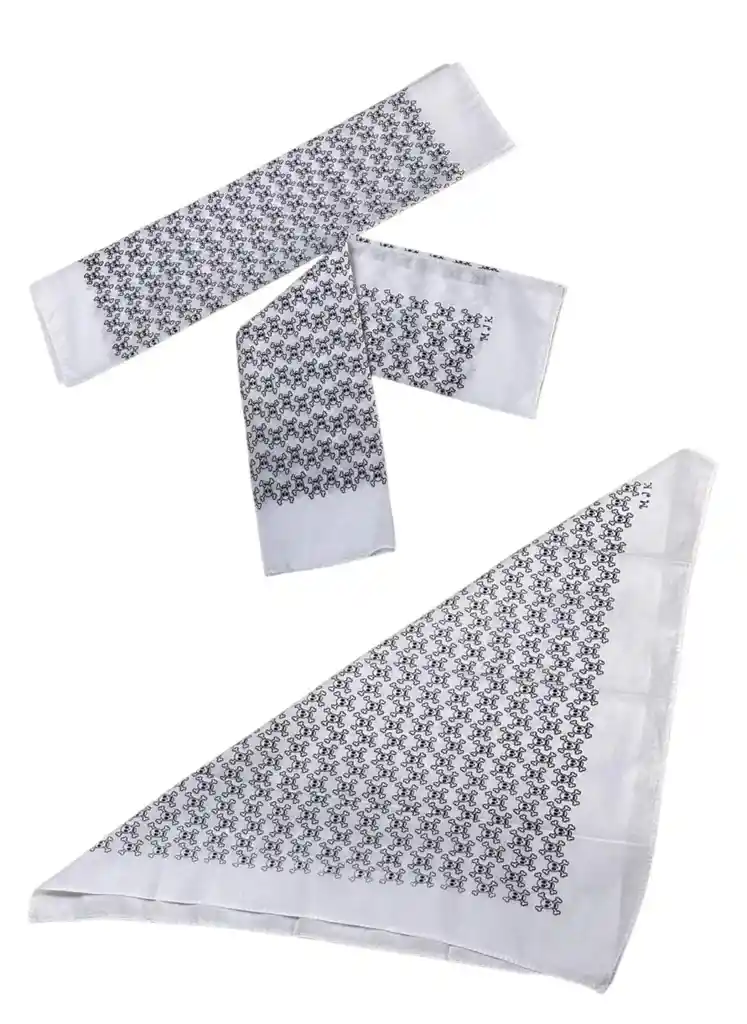 Pañoleta Blanca Con Calaveras Negras 46x49 Halloween Disfraz